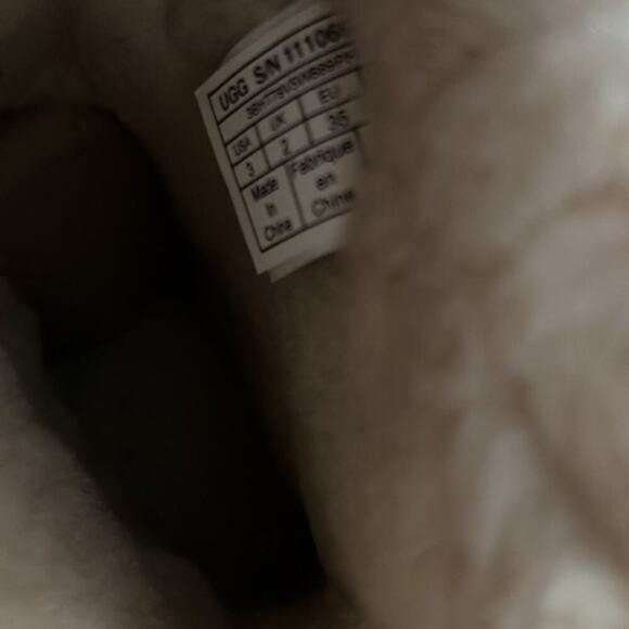 UGG AUSTRALIA CLASSIC SHORT 11 SHIMMER BOOTS SIZE‎ 2 - Picture 6 of 8